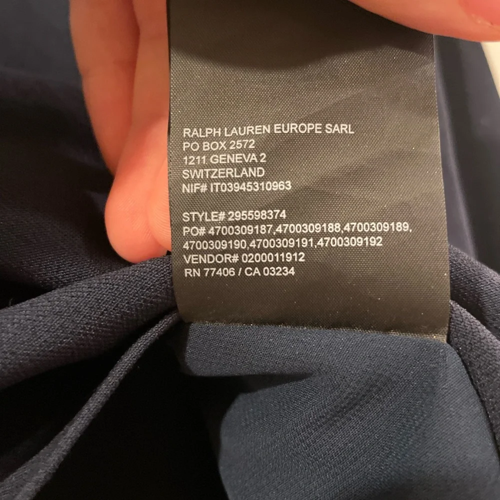 Club Monaco cropped blouse with pleated cuffs - Picture 3 of 8